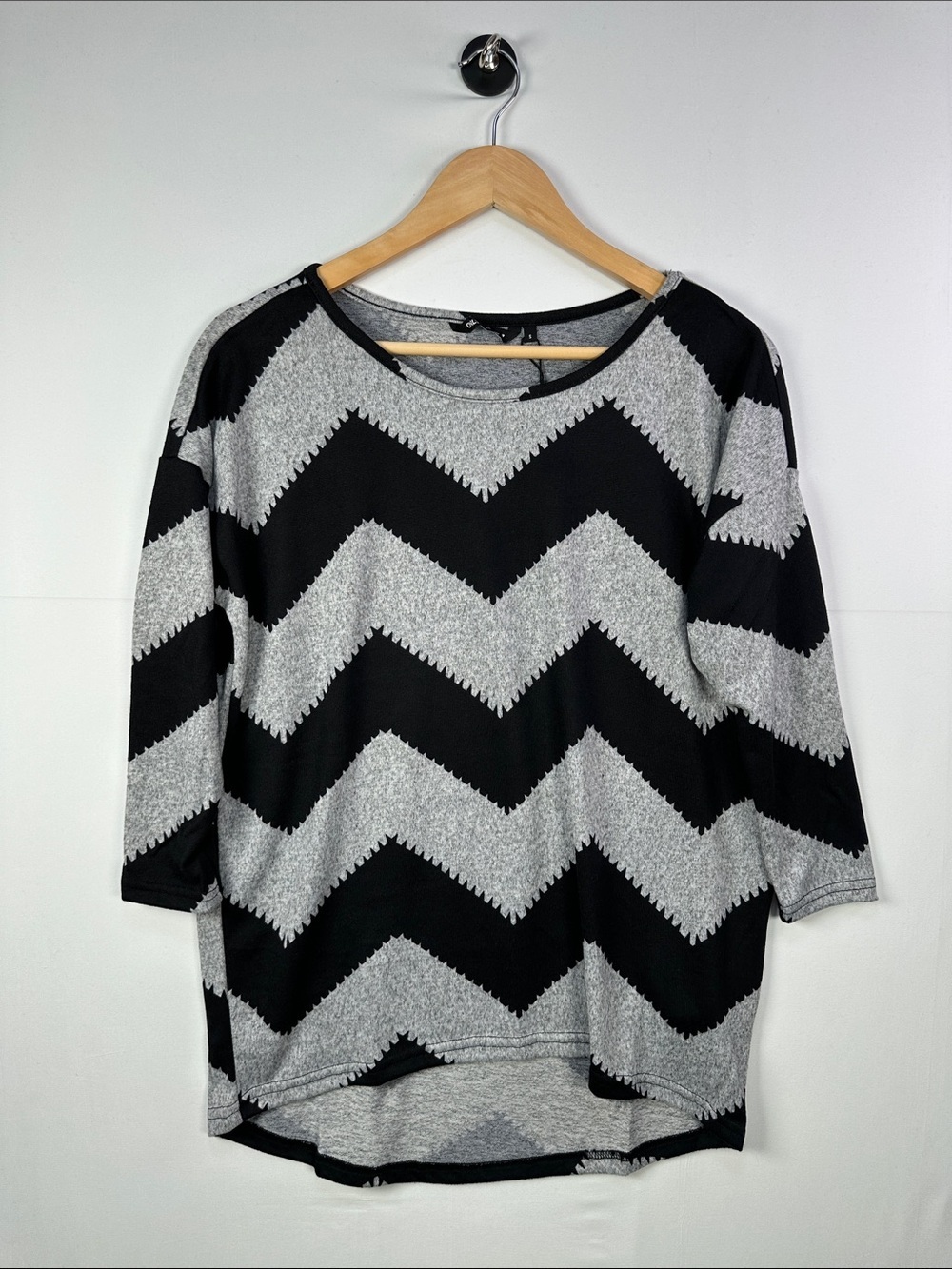 ONLY European Chic Chevron Print Top S NWT Grey Black Knit